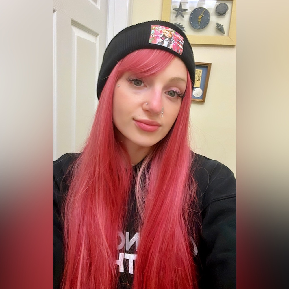 Pink/red wig with bangs - Picture 1 of 3